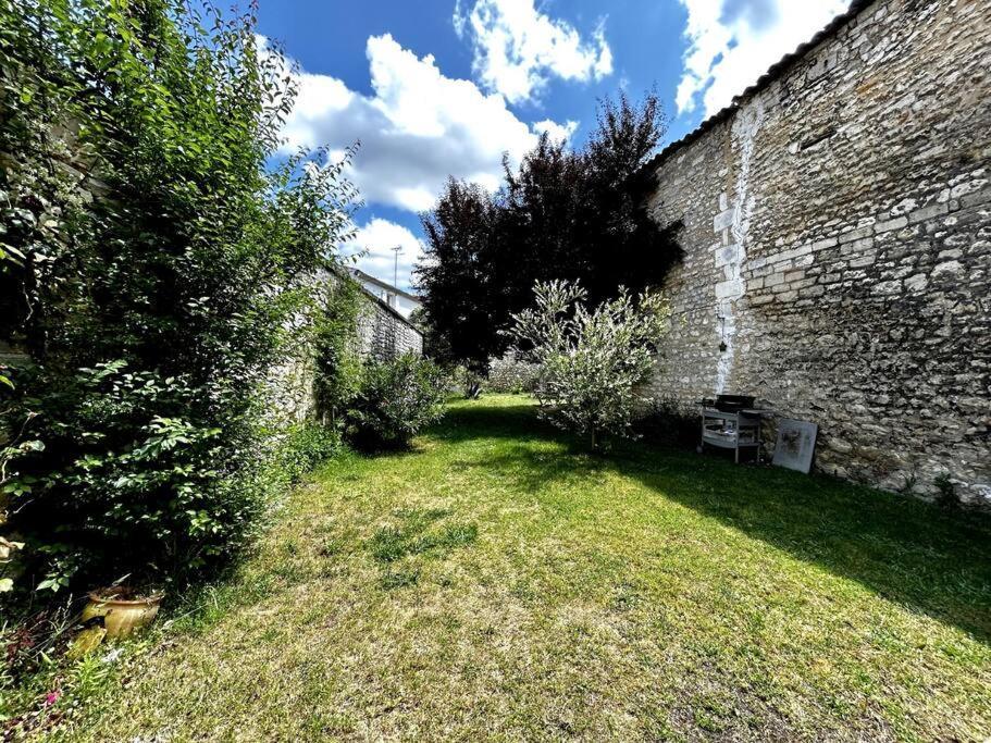 Le Republique - Logements Avec Jardin Situes En Plein Coeur De Ville Et Proche Des Thermes Rochefort (Charente-Maritime) Exterior foto